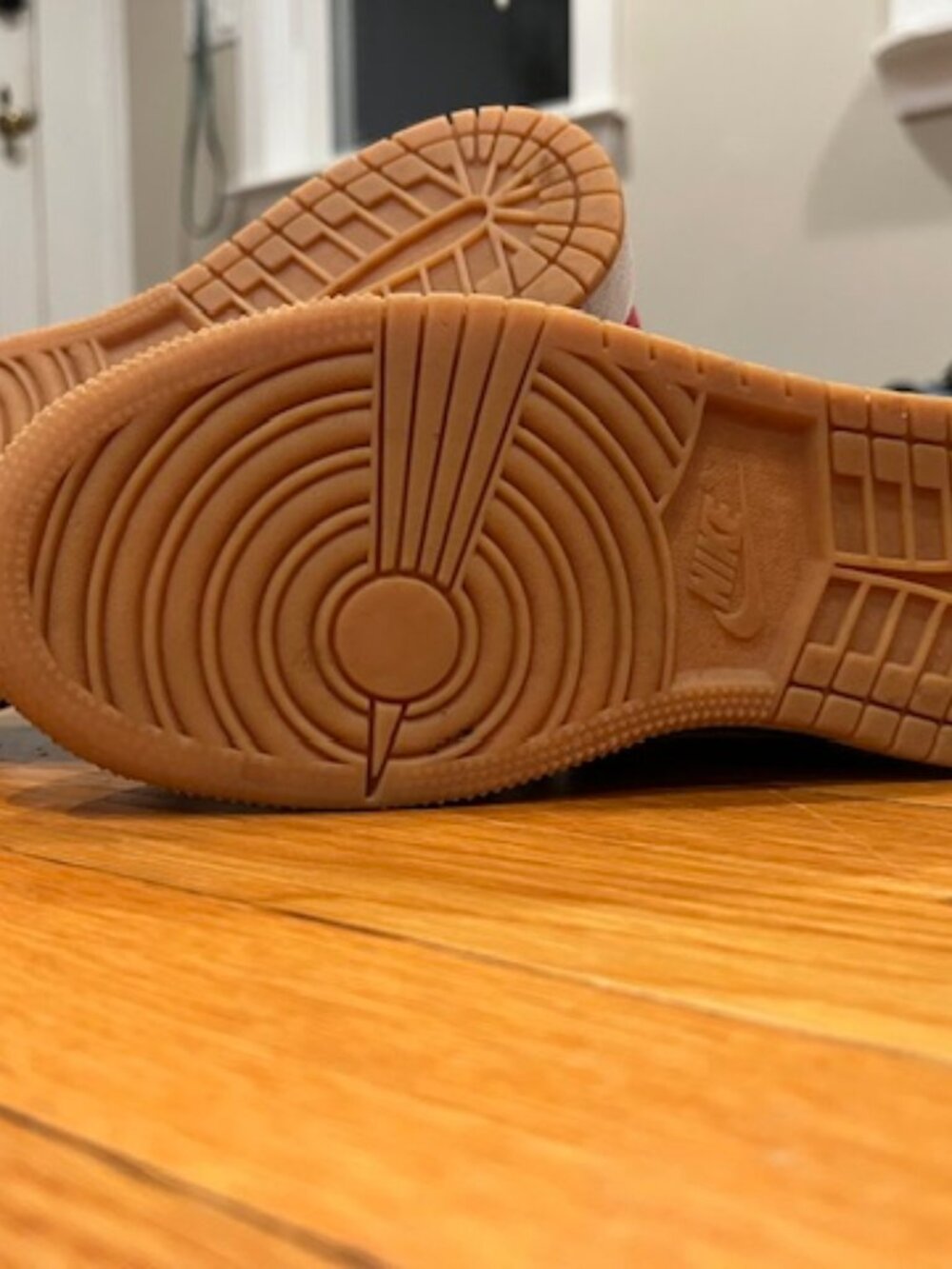 Air Jordan 1 Mid SE 'Christmas 2022' Edition - Kids Size 4Y - Picture 10 of 11